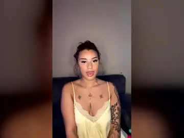 Siaraamorr  live sex cam