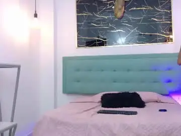 Yuri_queen  live sex cam