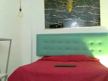 Yuri_queen  live sex cam