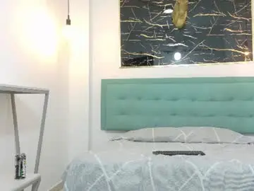 Yuri_queen  live sex cam