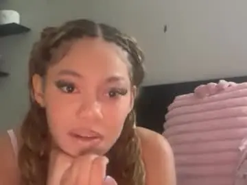 Itsraevynfoxe  live sex cam