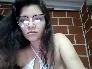 Lunaralone22  live sex cam