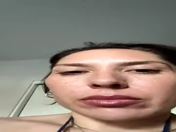 Meowmeowkittymilf  live sex cam