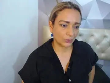 Milf_hugeboobs  live sex cam