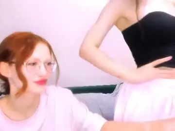 Chloe_wifeys  live sex cam