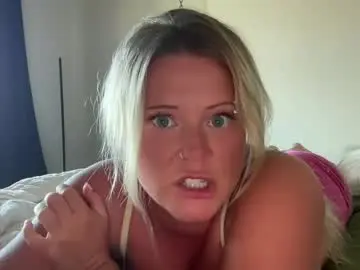 Hellokittyluverr  live sex cam