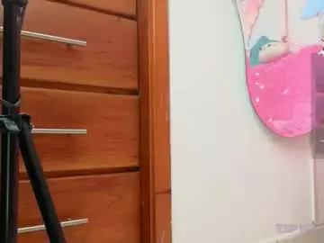 Littlevixen18  live sex cam