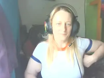 Tittymcfitty  live sex cam