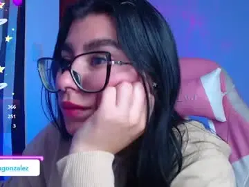 Daniela_cute22  live sex cam