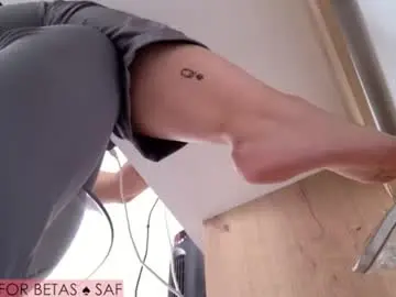 Dulcepurnimaqos  live sex cam