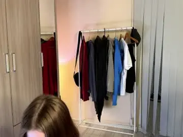 1honeylaze  live sex cam