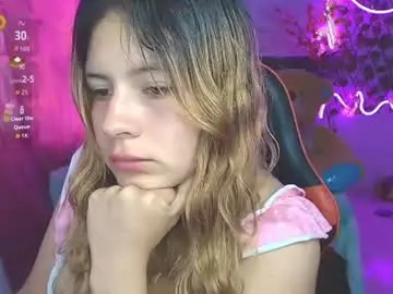 Elara_green  live sex cam
