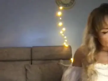 Yelorian  live sex cam