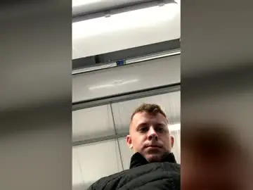Arobbo45  live sex cam
