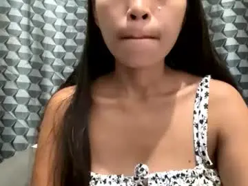Bellalicious69  live sex cam
