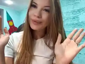 Hollyzwilling  live sex cam