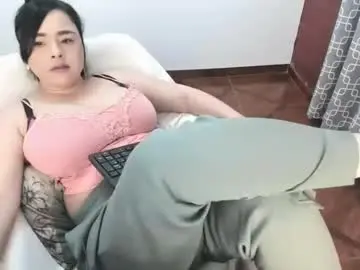 Luscious86  live sex cam