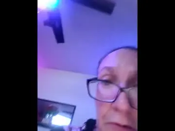 Luv2tuchmykity  live sex cam