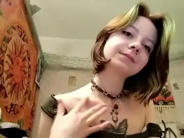 Mysticmila  live sex cam