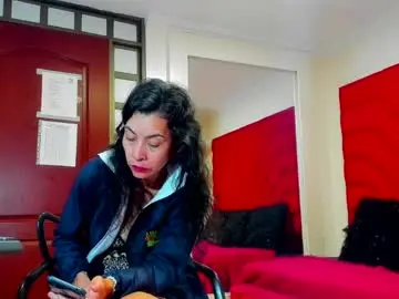 Victoria__grey_  live sex cam