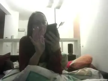 Holyhotwife86  live sex cam