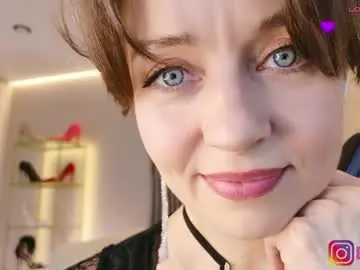 Nudeella  live sex cam