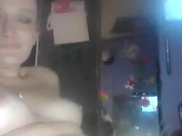 Wifebebangin69  live sex cam