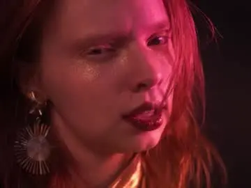 Ginger_hugs  live sex cam