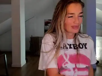 Milfblondy  live sex cam