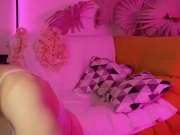 Moonliora  live sex cam