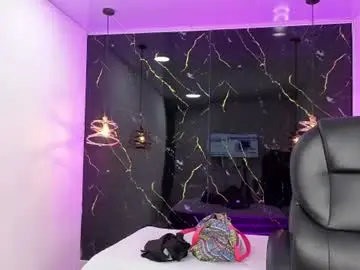 Briana_7777  live sex cam