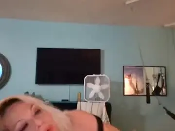 Charliemapleafterdark  live sex cam