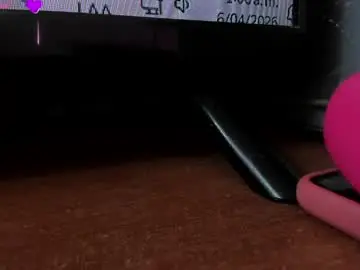 Evelynhoward23  live sex cam