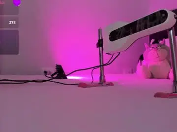 Evelynhoward23  live sex cam