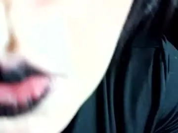 Invadernoodles  live sex cam