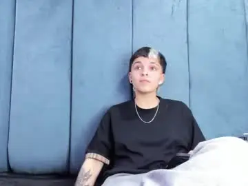Megan_thompsonn_  live sex cam