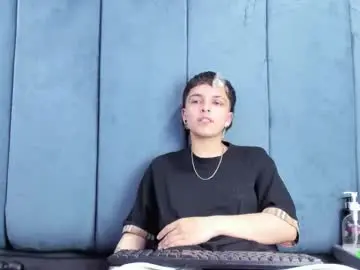 Megan_thompsonn_  live sex cam