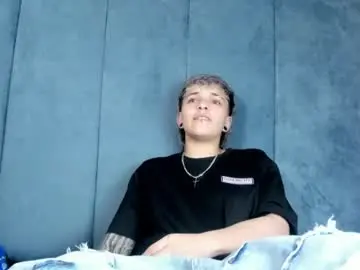 Megan_thompsonn_  live sex cam
