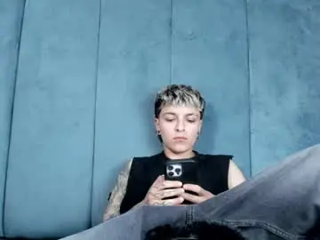 Megan_thompsonn_  live sex cam
