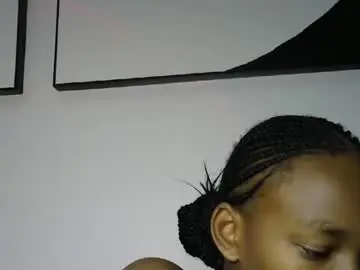 Pretty_queennie  live sex cam