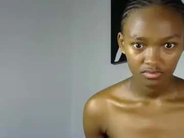 Pretty_queennie  live sex cam