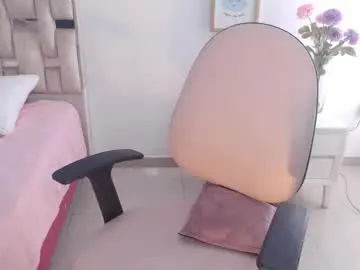 Aantonia_brown27  live sex cam