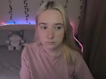Elovinora  live sex cam