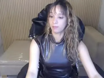 Luccia_collins_b  live sex cam