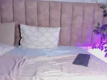Nayahwild  live sex cam
