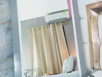 Slutlittlecamila  live sex cam