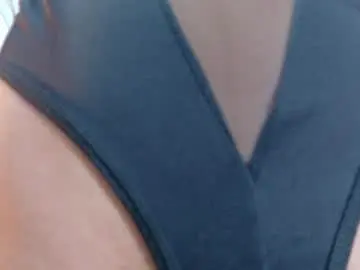 Slutlittlecamila  live sex cam