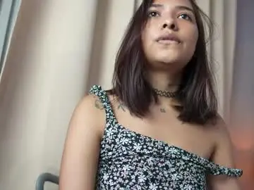 Slutlittlecamila  live sex cam
