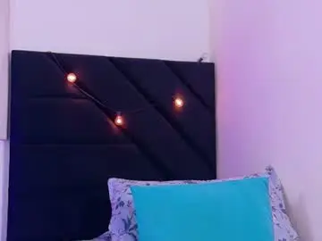 Slutlittlecamila  live sex cam