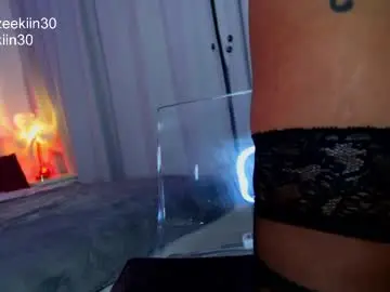 Iammazeekiin30  live sex cam